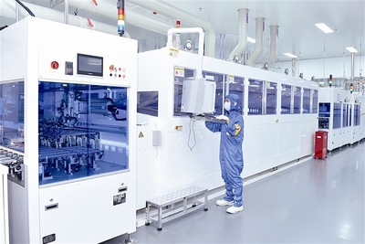 智能工廠生產(chǎn)忙