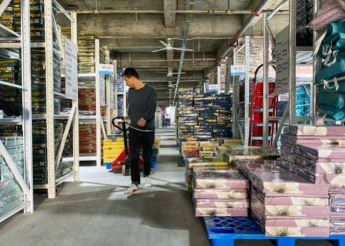 拼多多 新品牌計(jì)劃 升級(jí) 將同5000家制造企業(yè)共創(chuàng)新品牌,拉動(dòng)1萬(wàn)億銷(xiāo)售額